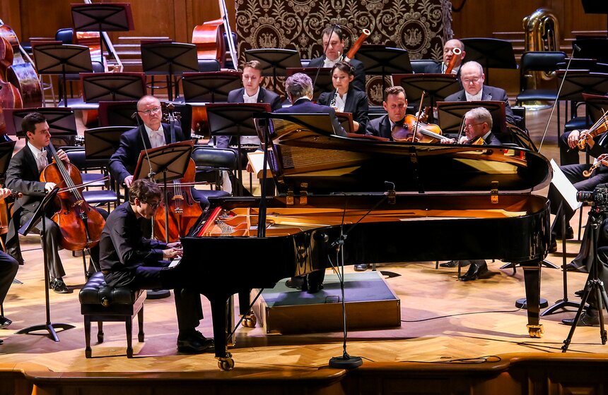 Концерт пианиста Люки Дебарга в Московской консерватории 30 фото