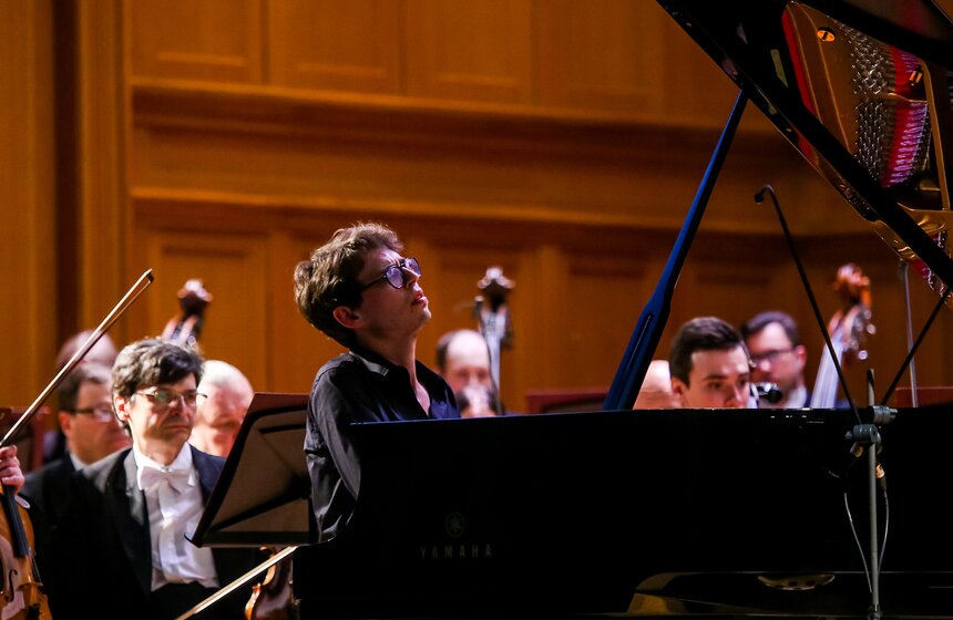 Концерт пианиста Люки Дебарга в Московской консерватории 32 фото