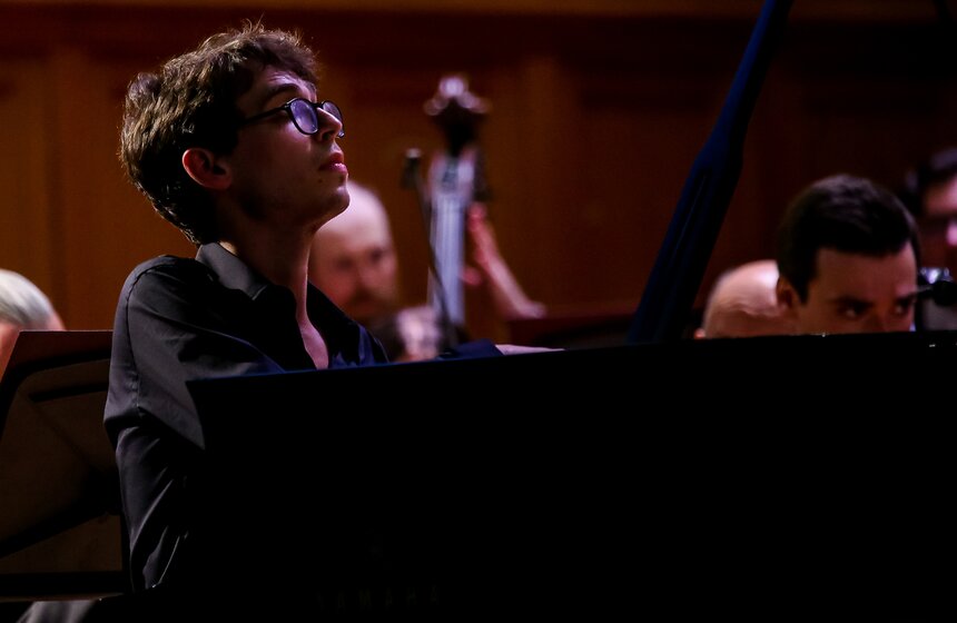 Концерт пианиста Люки Дебарга в Московской консерватории 33 фото