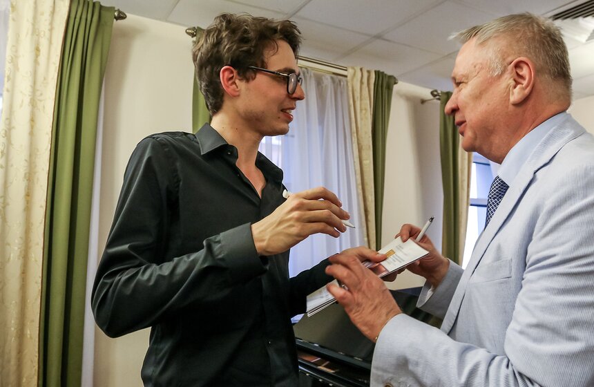 Концерт пианиста Люки Дебарга в Московской консерватории 35 фото