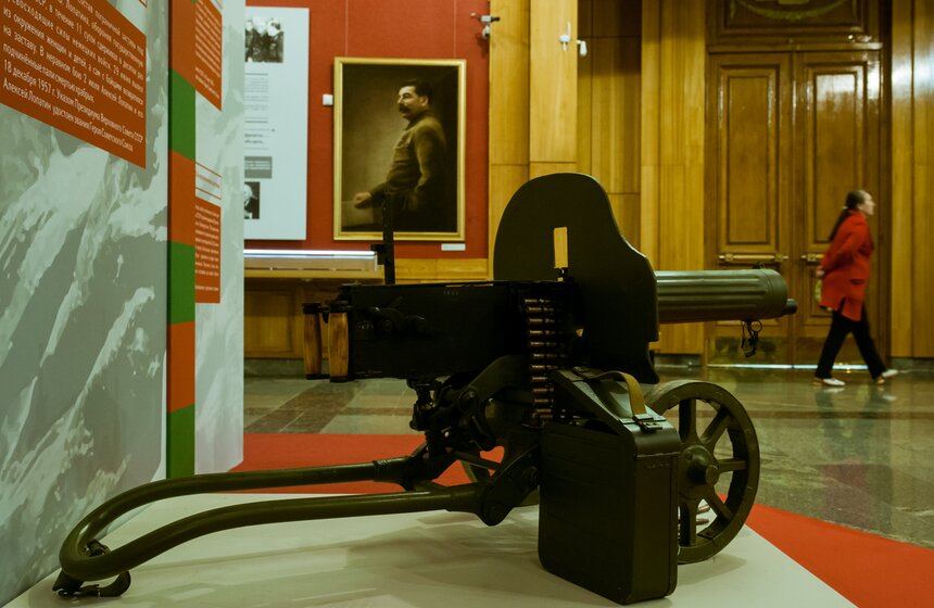 Выставка "Враг будет разбит. Победа будет за нами!" 18 фото