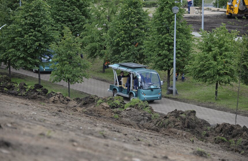 Мэр осмотрел работы по благоустройству Братеевского парка 25 фото