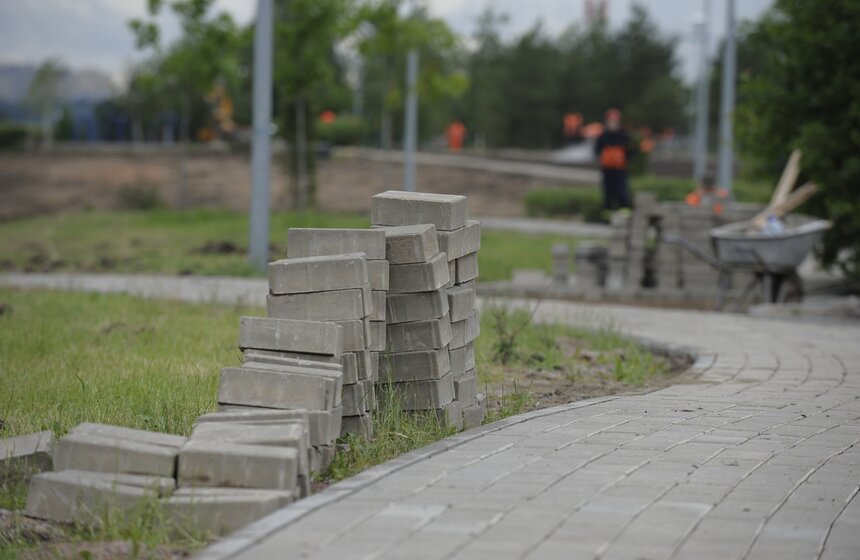 Мэр осмотрел работы по благоустройству Братеевского парка 8 фото