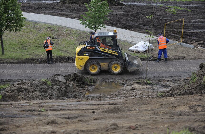 Мэр осмотрел работы по благоустройству Братеевского парка 6 фото