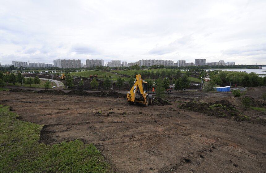 Мэр осмотрел работы по благоустройству Братеевского парка 1 фото