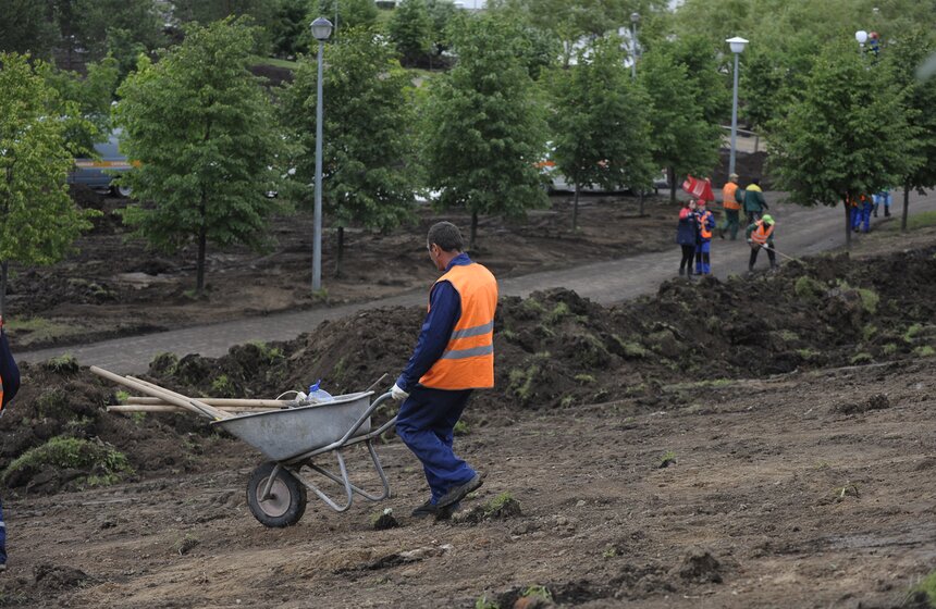 Мэр осмотрел работы по благоустройству Братеевского парка 5 фото
