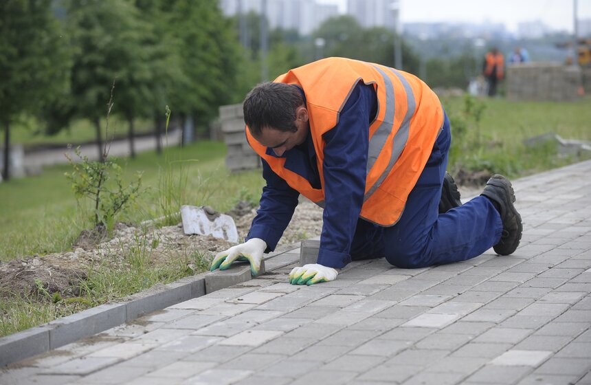 Мэр осмотрел работы по благоустройству Братеевского парка 17 фото