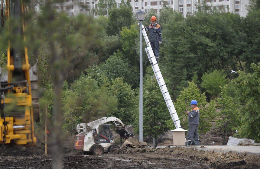 Мэр осмотрел работы по благоустройству Братеевского парка 15 фото