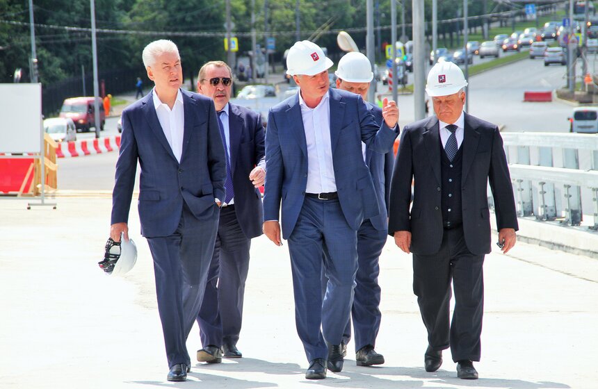 Собянин осмотрел ход строительства эстакады на Липецкой улицы 16 фото