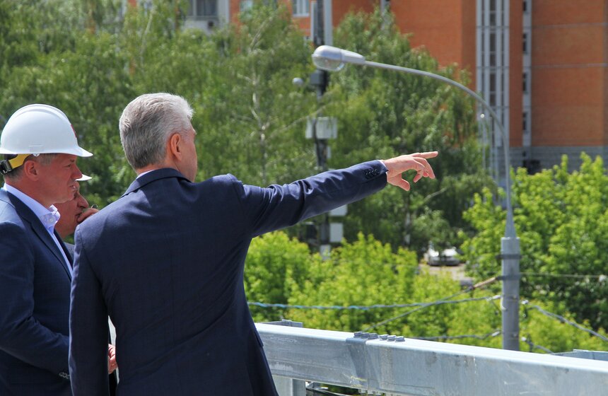 Собянин осмотрел ход строительства эстакады на Липецкой улицы 19 фото