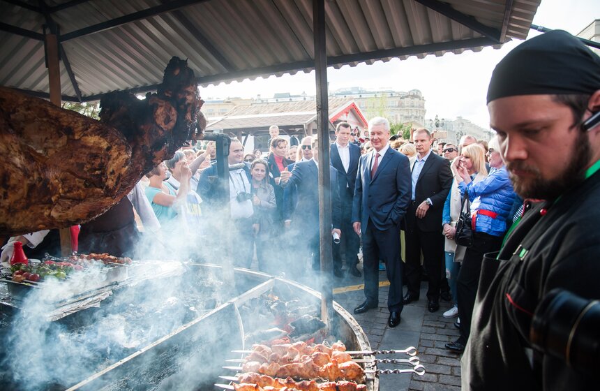Сергей Собянин посетил фестиваль "Наш продукт" 3 фото