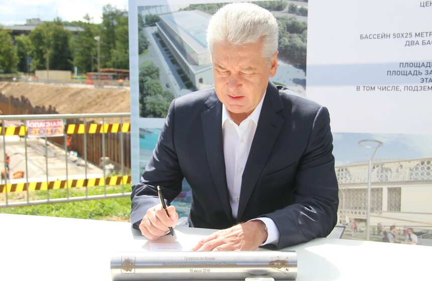 Мэр заложил памятную капсулу в основание бассейна "Лужники" 13 фото