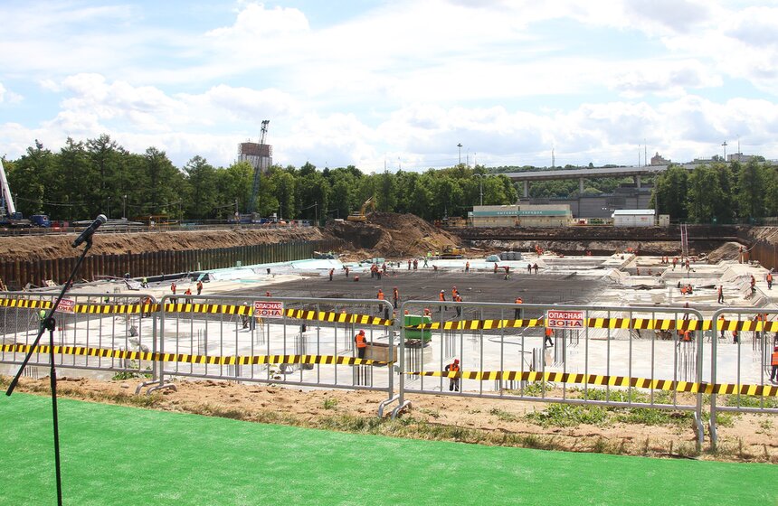 Мэр заложил памятную капсулу в основание бассейна "Лужники" 9 фото