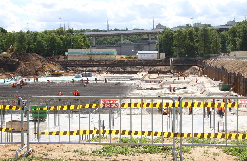 Мэр заложил памятную капсулу в основание бассейна "Лужники" 4 фото