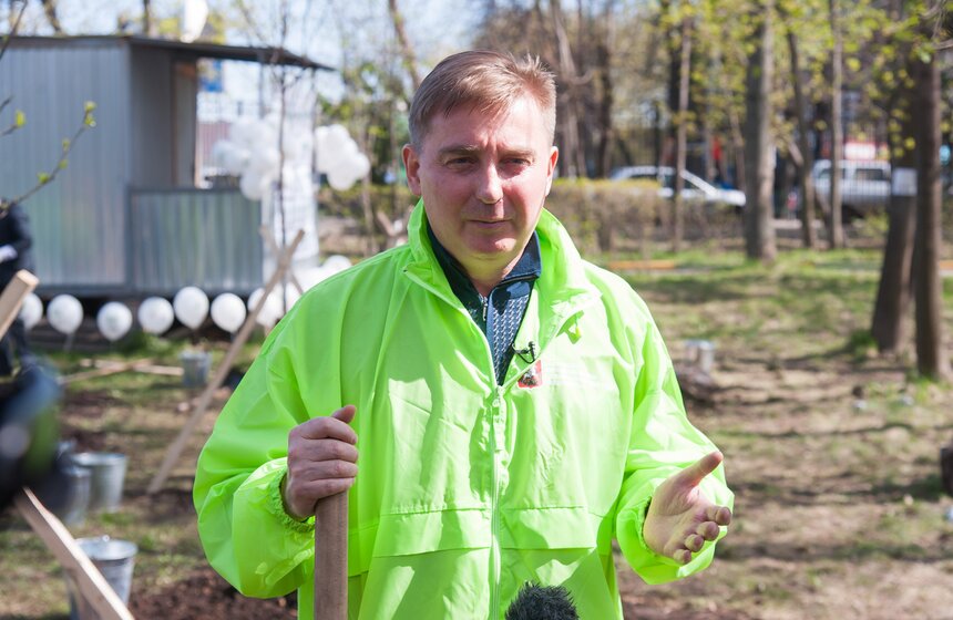 Антон Кульбачевский вместе с ветеранами высадили деревья 20 фото