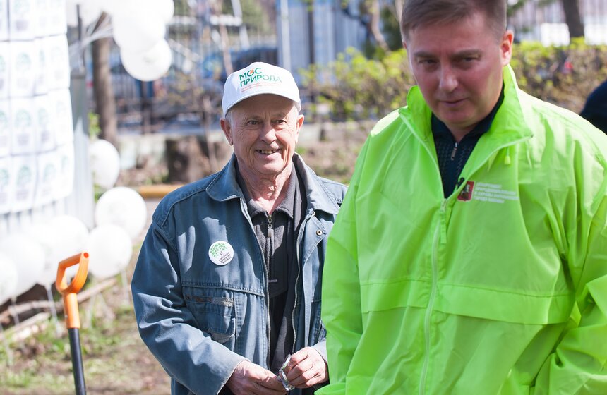 Антон Кульбачевский вместе с ветеранами высадили деревья 7 фото