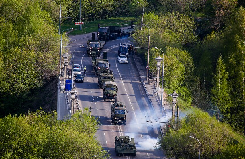 Колонны военной техники проехали по столичным улицам 2 фото