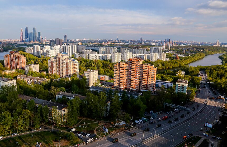 Колонны военной техники проехали по столичным улицам 1 фото