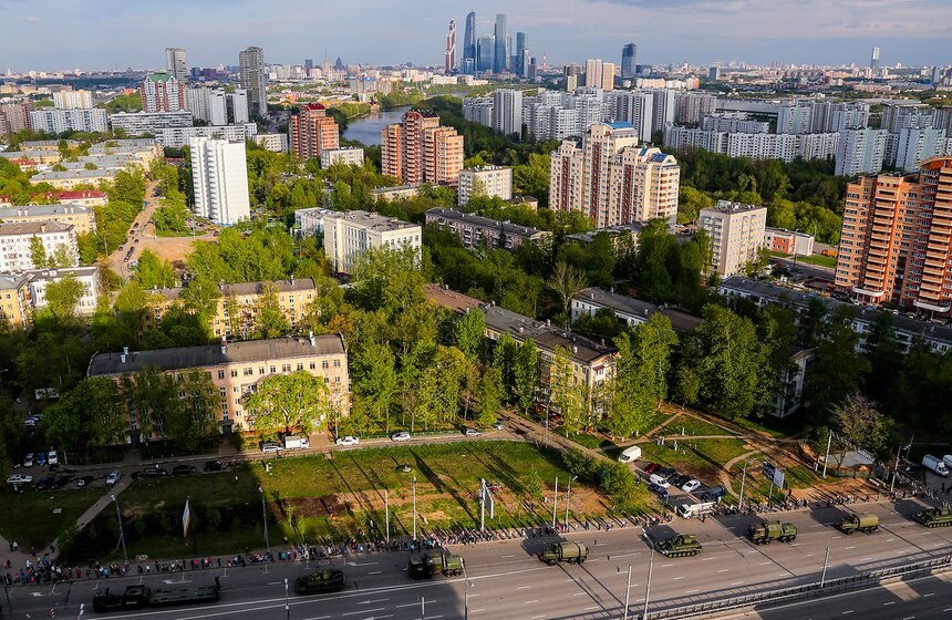 Колонны военной техники проехали по столичным улицам 3 фото