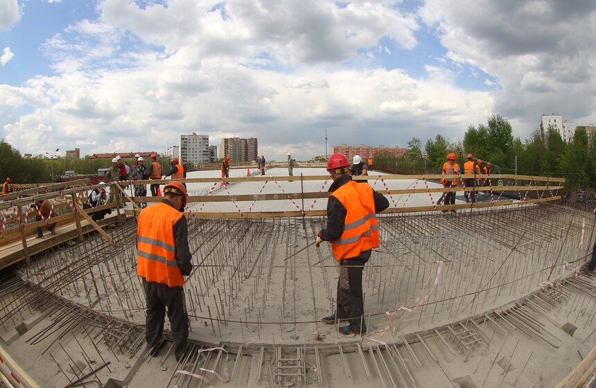 Мэр осмотрел строительство развязки на Волгоградском проспекте 16 фото