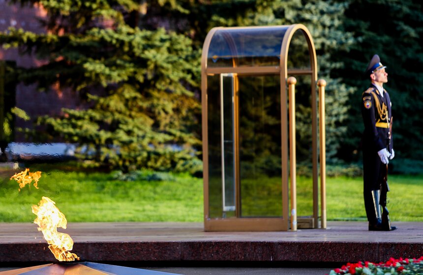 Торжественная церемония профилактики Вечного огня 1 фото