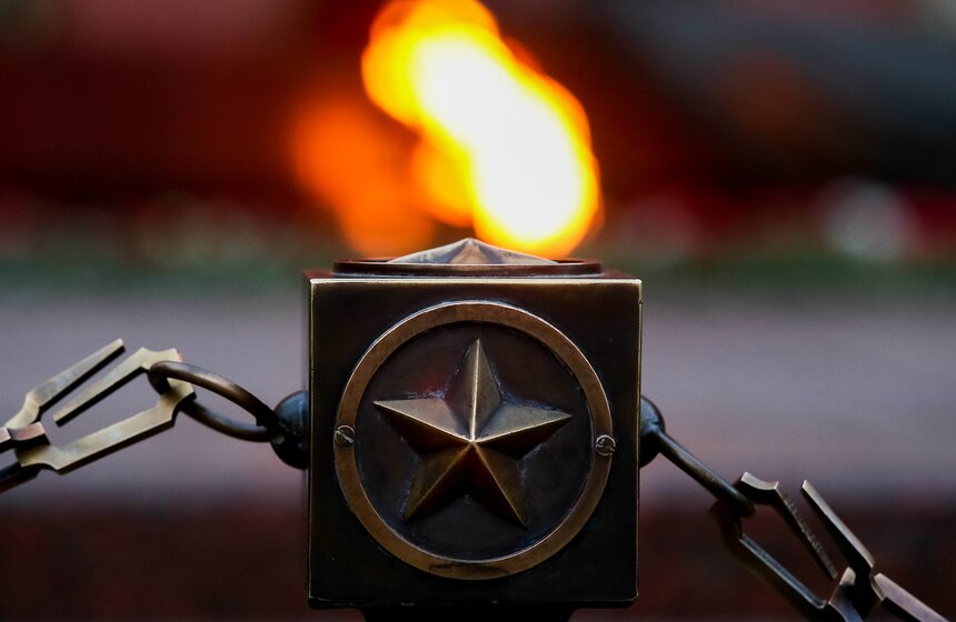 Торжественная церемония профилактики Вечного огня 5 фото