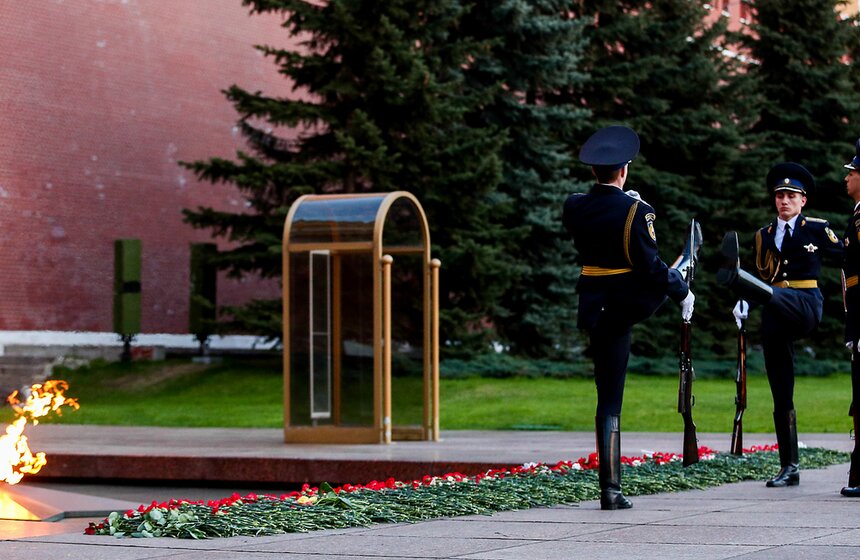 Торжественная церемония профилактики Вечного огня 4 фото