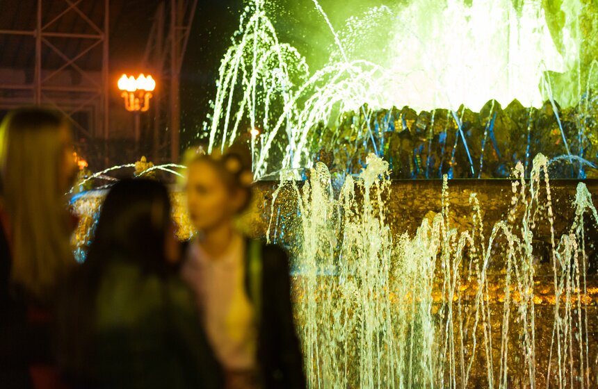 На ВДНХ запустили фонтаны под звуки симфонического окестра 13 фото