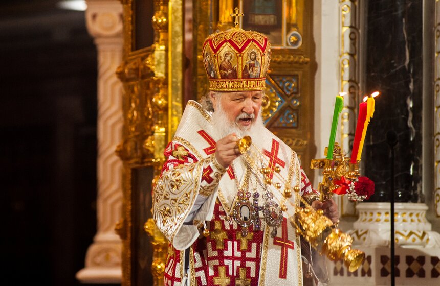 На Пасху в Храм Христа Спасителя пришли сотни людей 23 фото