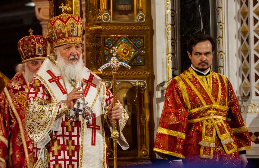 На Пасху в Храм Христа Спасителя пришли сотни людей 20 фото