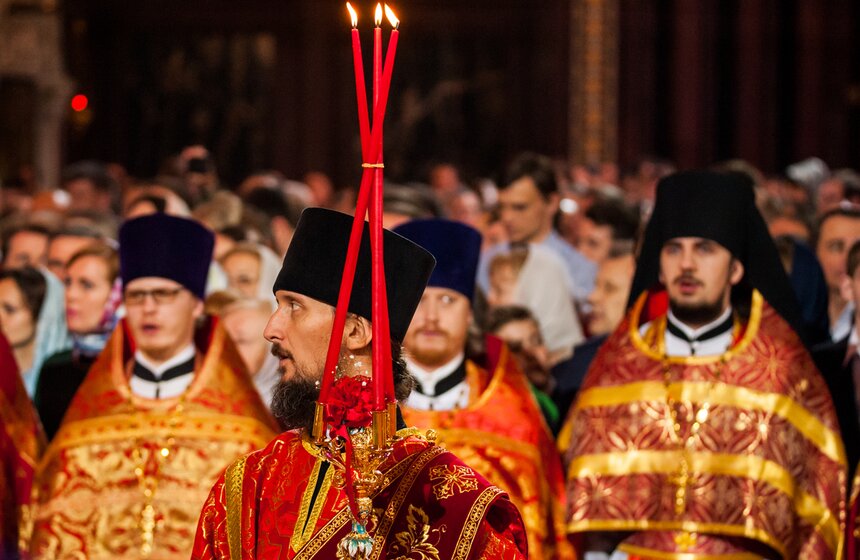 На Пасху в Храм Христа Спасителя пришли сотни людей 19 фото