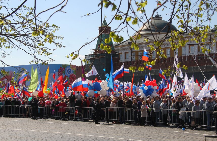 Сергей Собянин принял участие в первомайской демонстрации 15 фото