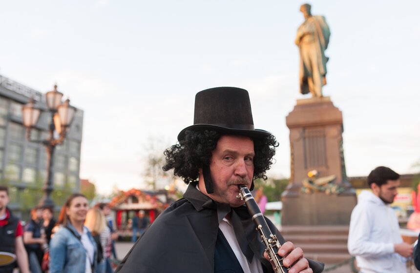 В центре столицы прошел парад в честь Александра Пушкина 18 фото