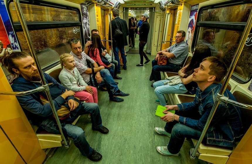 На Кольцевой линии запустили поезд "Кино Победы" 19 фото