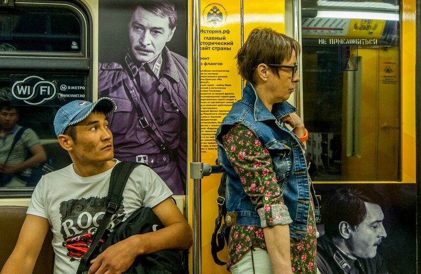 На Кольцевой линии запустили поезд "Кино Победы" 18 фото