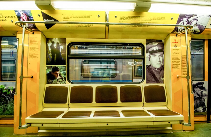 На Кольцевой линии запустили поезд "Кино Победы" 6 фото