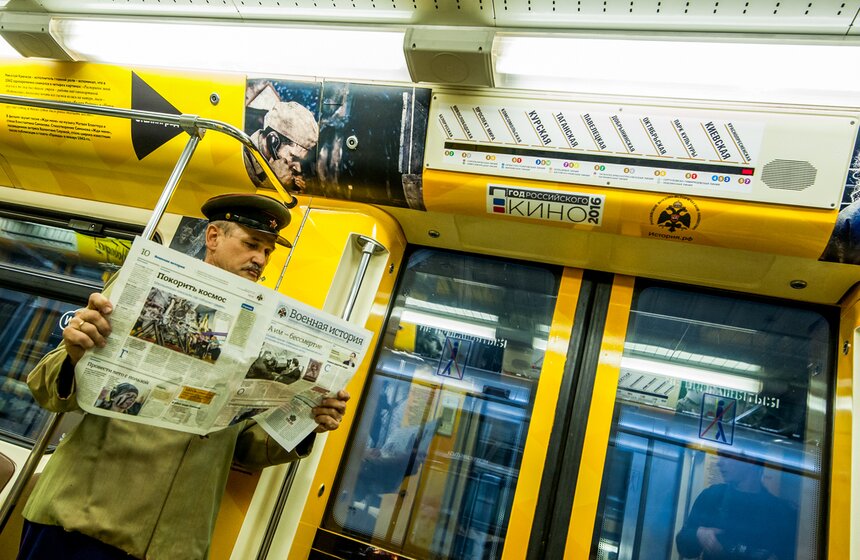 На Кольцевой линии запустили поезд "Кино Победы" 13 фото