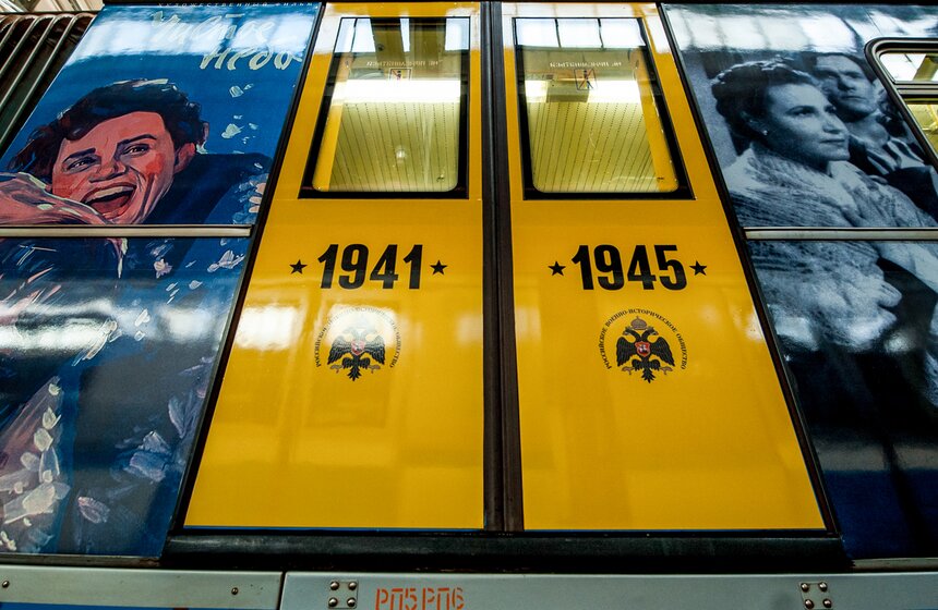 На Кольцевой линии запустили поезд "Кино Победы" 3 фото