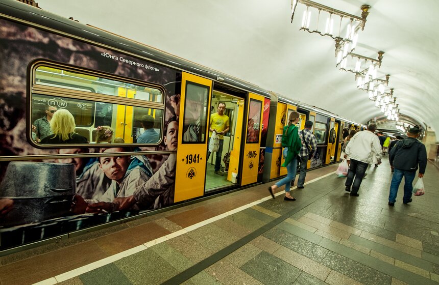 На Кольцевой линии запустили поезд "Кино Победы" 21 фото