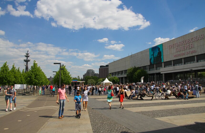 Встречи ветеранов и музыка: День Победы в парке Горького 19 фото