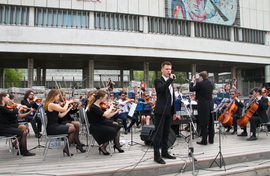 Встречи ветеранов и музыка: День Победы в парке Горького 20 фото