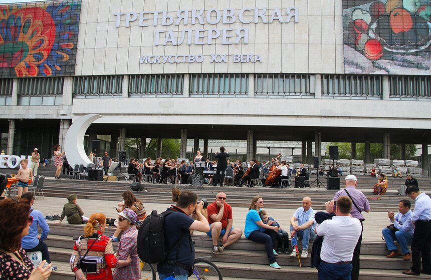 Встречи ветеранов и музыка: День Победы в парке Горького 24 фото