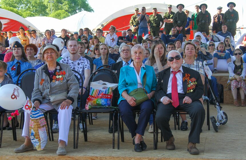 Встречи ветеранов и музыка: День Победы в парке Горького 7 фото