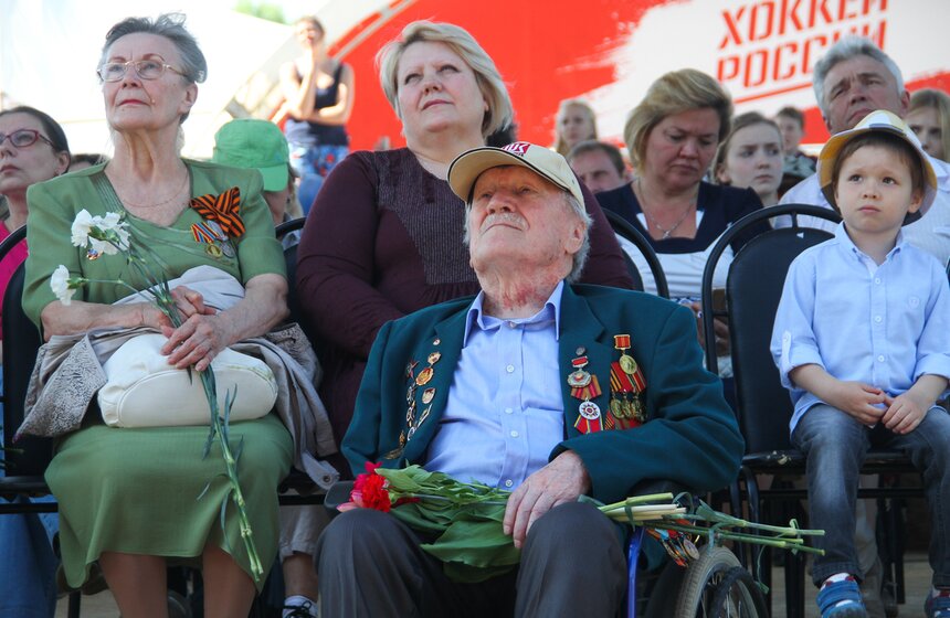 Встречи ветеранов и музыка: День Победы в парке Горького 9 фото