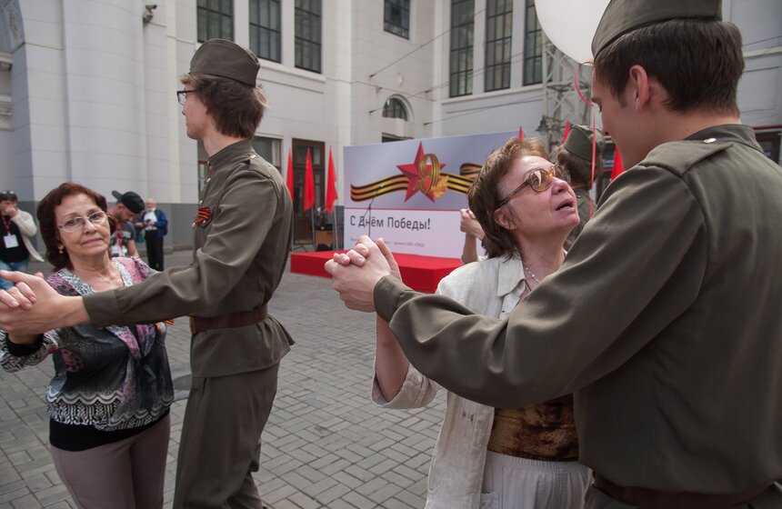 "Поезд Победы" с ветеранами отправился с Киевского вокзала 17 фото