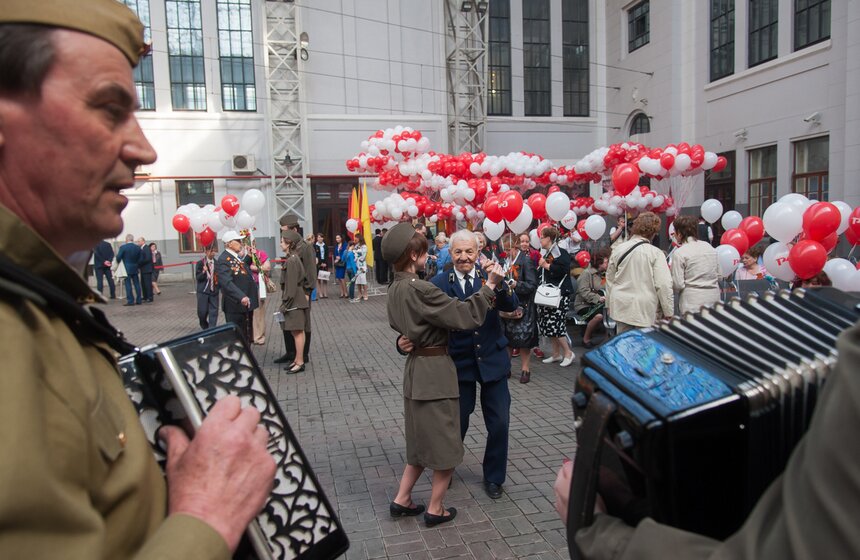 "Поезд Победы" с ветеранами отправился с Киевского вокзала 10 фото