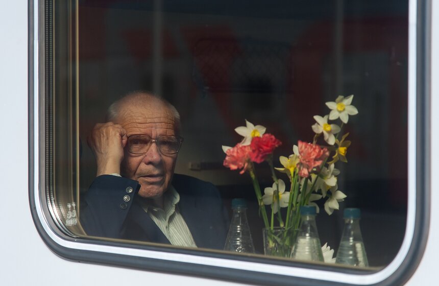 "Поезд Победы" с ветеранами отправился с Киевского вокзала 24 фото