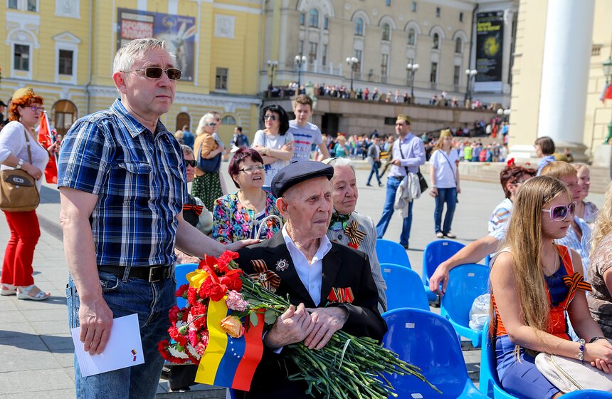 Встреча ветеранов ВОВ на Театральной площади 23 фото