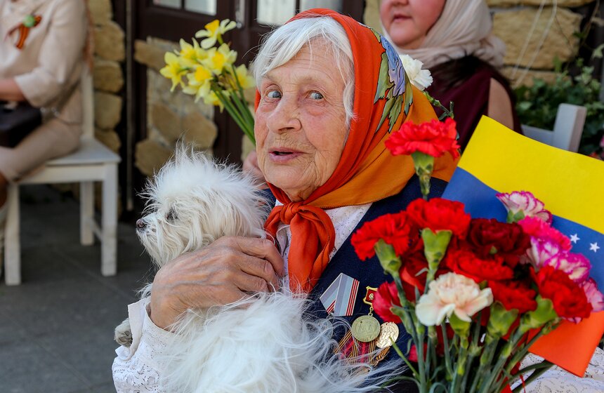 Встреча ветеранов ВОВ на Театральной площади 25 фото