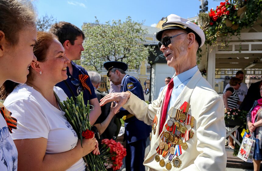 Встреча ветеранов ВОВ на Театральной площади 28 фото